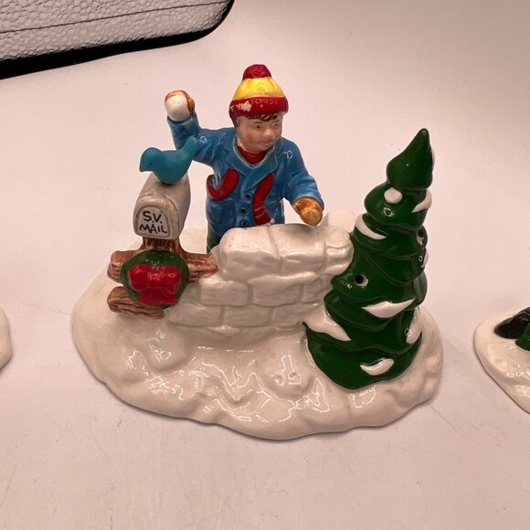 Department 56 Snowball Fort 5413-3 - Picture 4 of 16